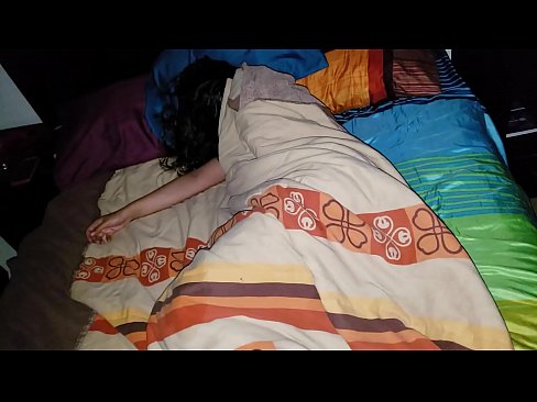 ❤️ ناتنی در حالی که نامادری جوانش را می خوابد سرزنش می کند. ❌ سوپر سکس در fa.nastypornpics-com.ru ️❤
